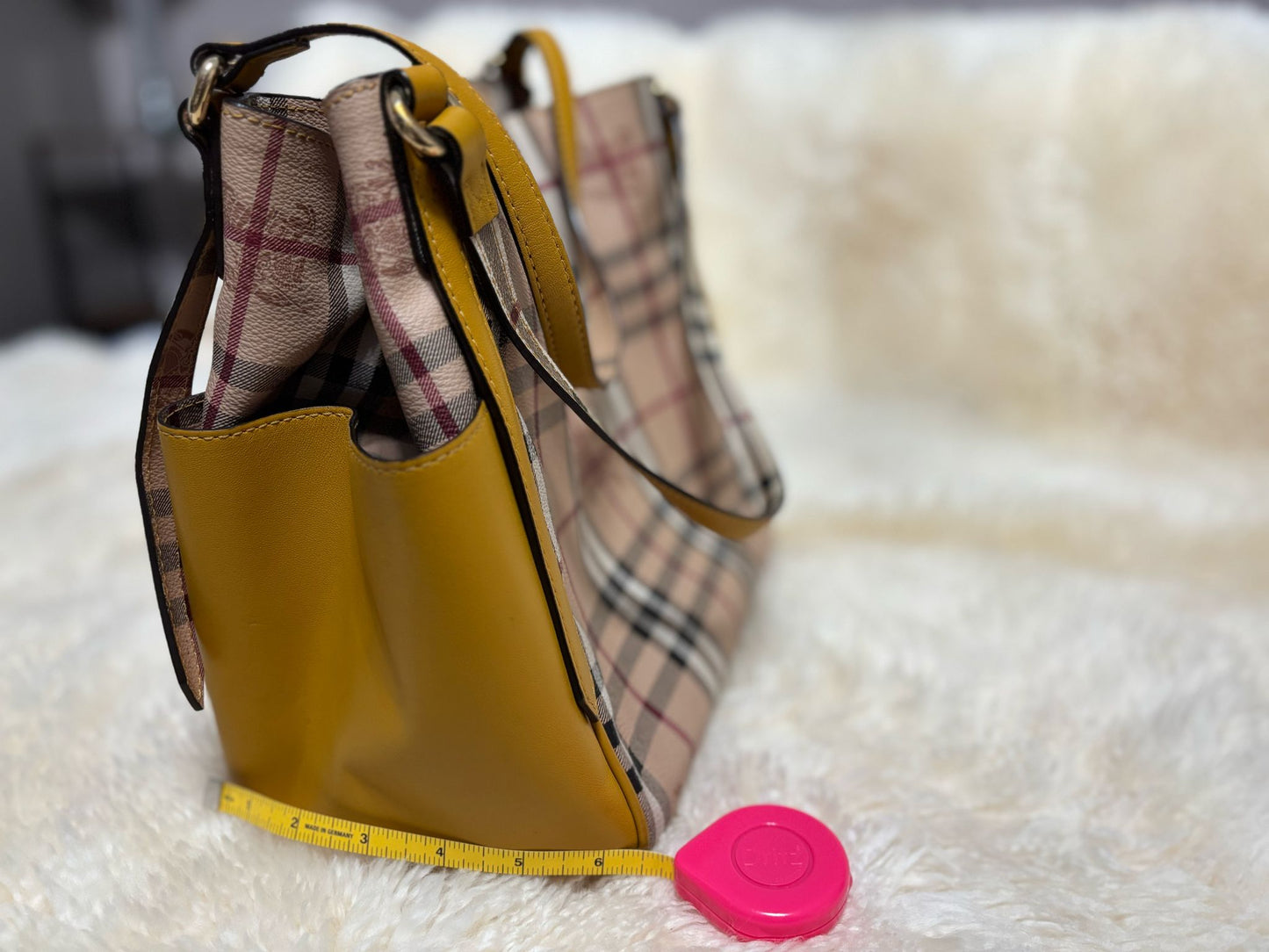 Burberry Hypermarket Canterbury Tote Gold Freesia