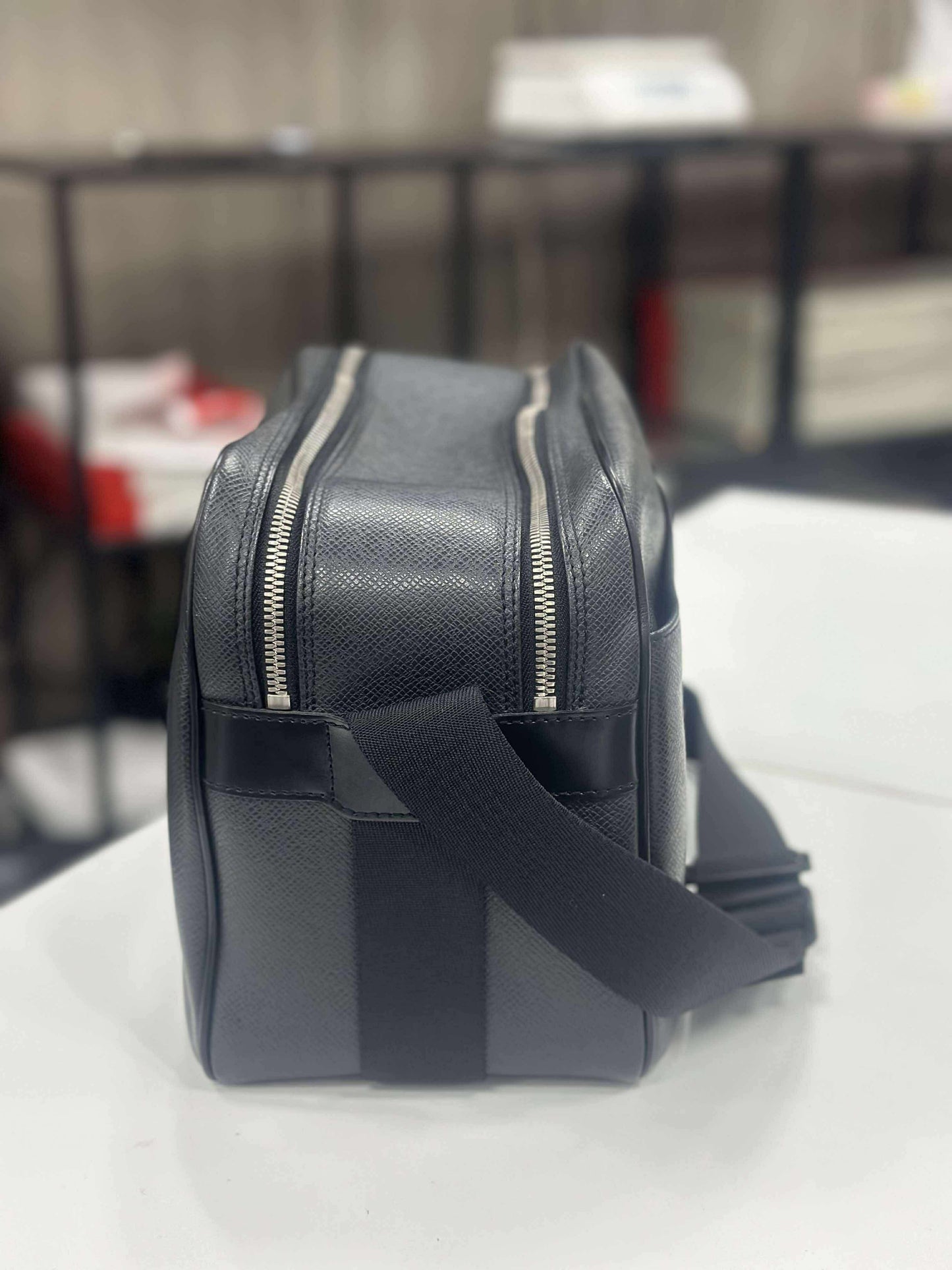 Louis Vuitton Taiga Reporter