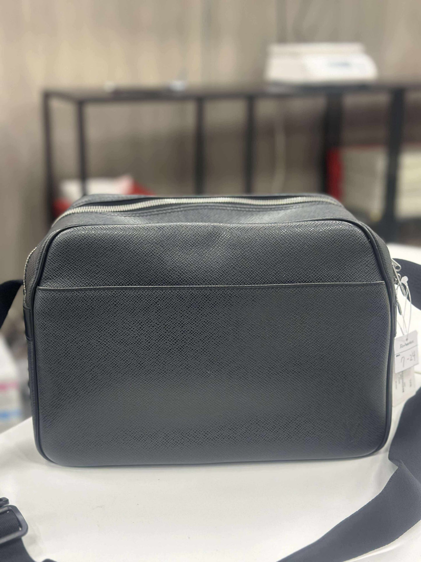 Louis Vuitton Taiga Reporter