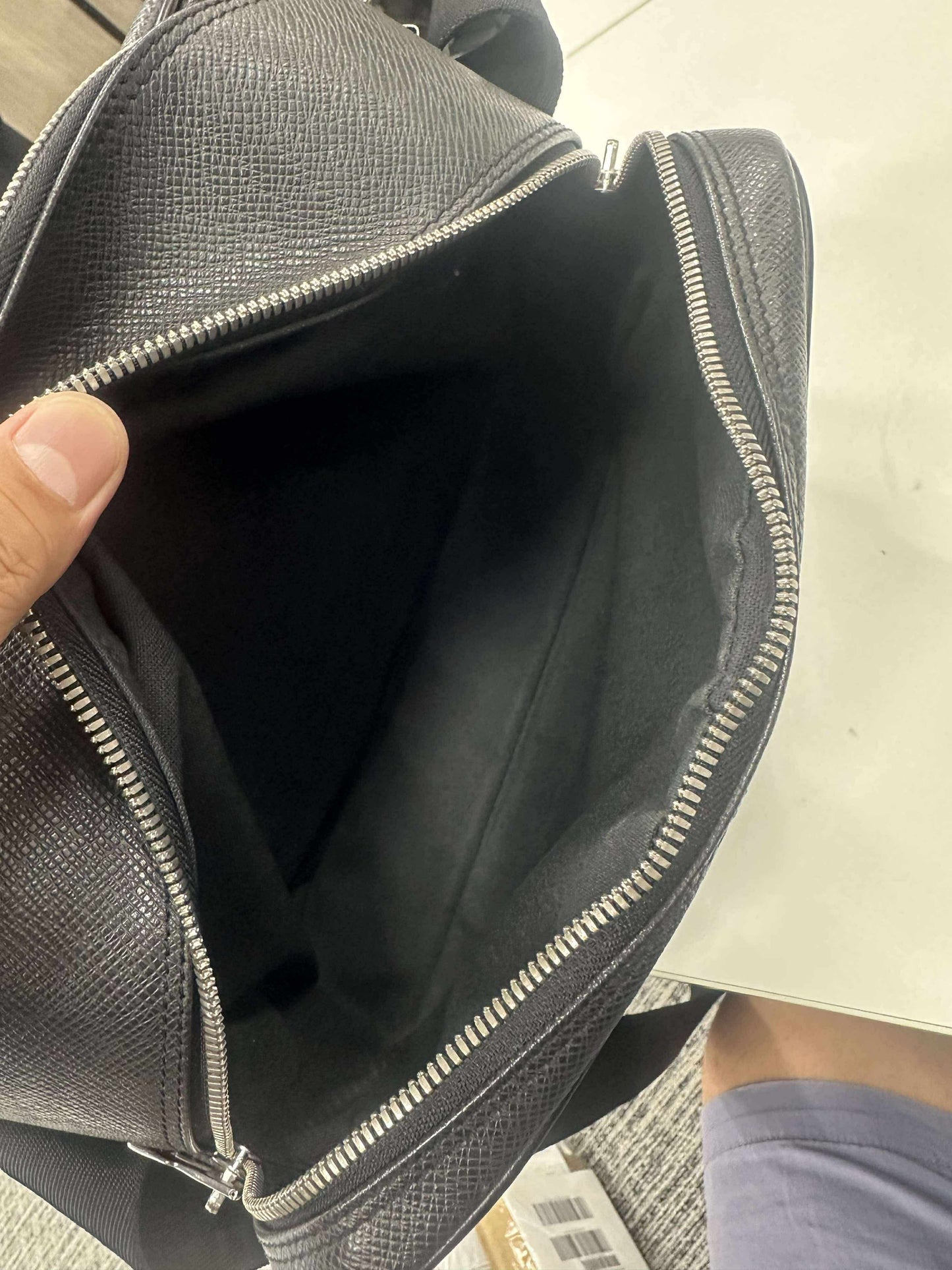 Louis Vuitton Taiga Reporter