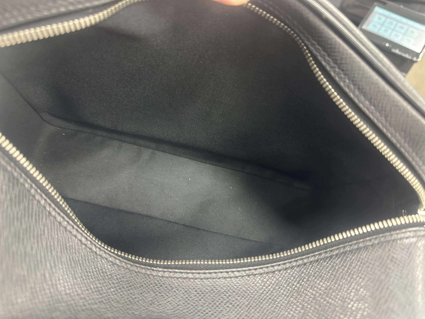 Louis Vuitton Taiga Reporter